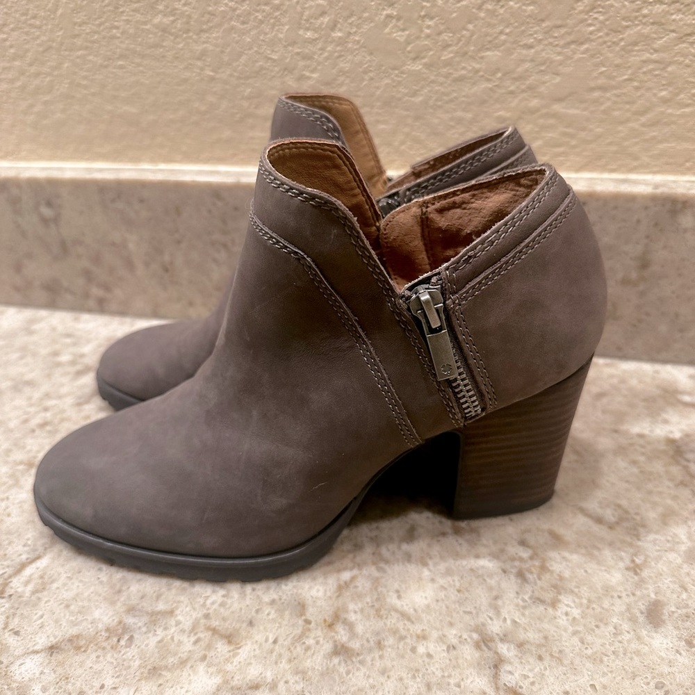 Lucky Brand | Gray Leather Almond Toe Black Heel Natlee Ankle Boot Sz 8